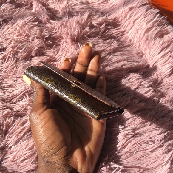 Louis Vuitton Monogram 6 Key Holder - Picture 4 of 12